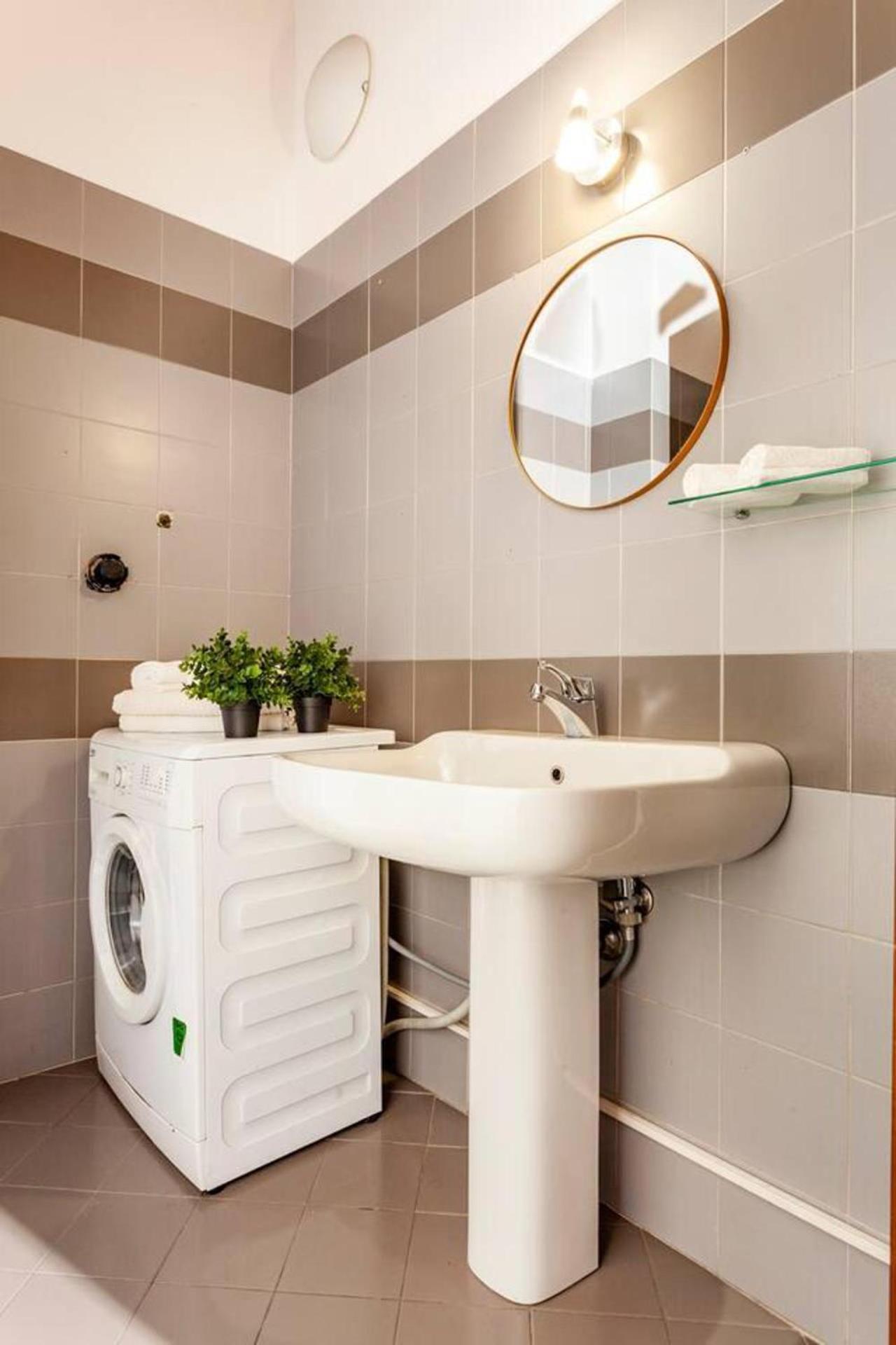 Design Villa With Parking Navigli Area ミラノ エクステリア 写真